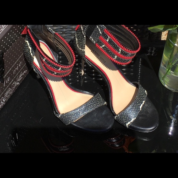 PRELOVED ✨ Ankle Strap Stiletto Heels - Picture 4 of 4